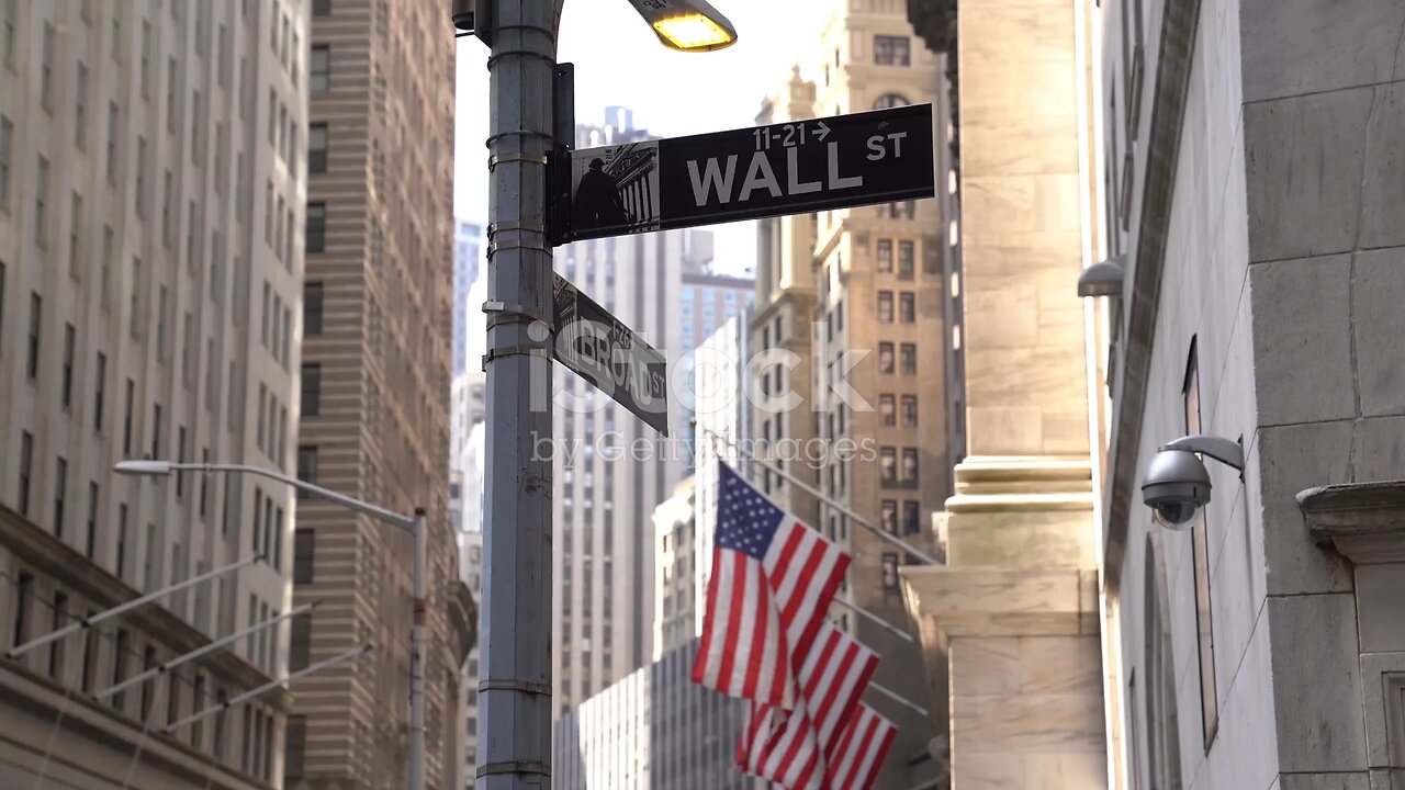 Trump's Dollar Dilemma: Is the Greenback in Trouble?