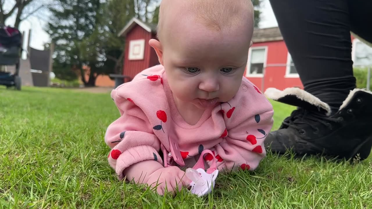 Baby Kayla Day 121 – First Time on the Grass! Sunny Day Belly Time ☀️🌿