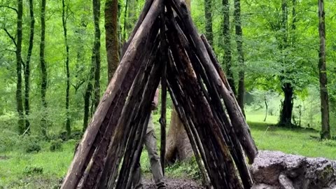 Building Bushcraft Survival Shelter In The Rain Forest, Outdoor Cooking