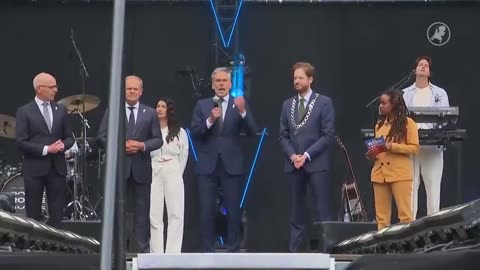 A smoke bomb was thrown at Dutch Prime Minister Dick Schopf and Polish Prime Minister Donald Tusk