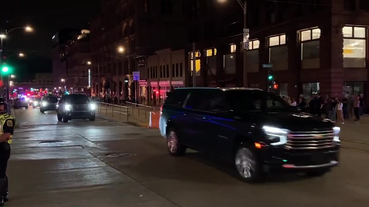 TRUMP MOTORCADE (FIRE)