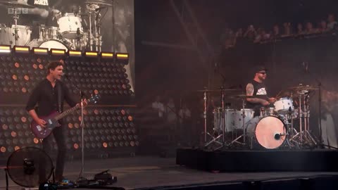 Out of the Black - Royal Blood (live)