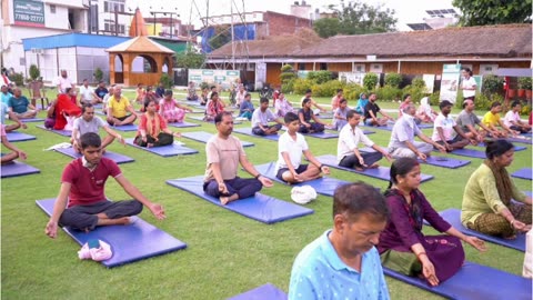 International Yoga Day 2025 Celebrated in Unique Way in Jeena Sikho Lucknow