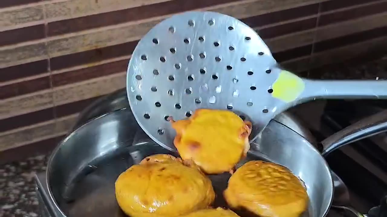 This garlic pakoda fails in comparison to normal pakoda