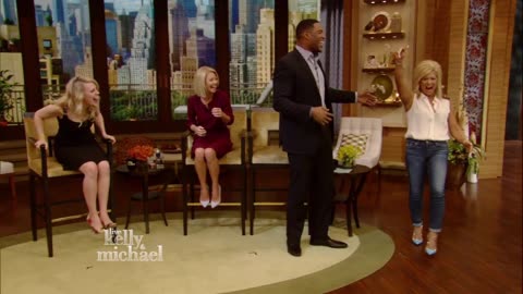 Kate McKinnon's VIP Leg Show 2 ft. Kelly Ripa