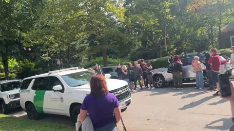 Protestors Surround ICE Agents, Slash Their Tires