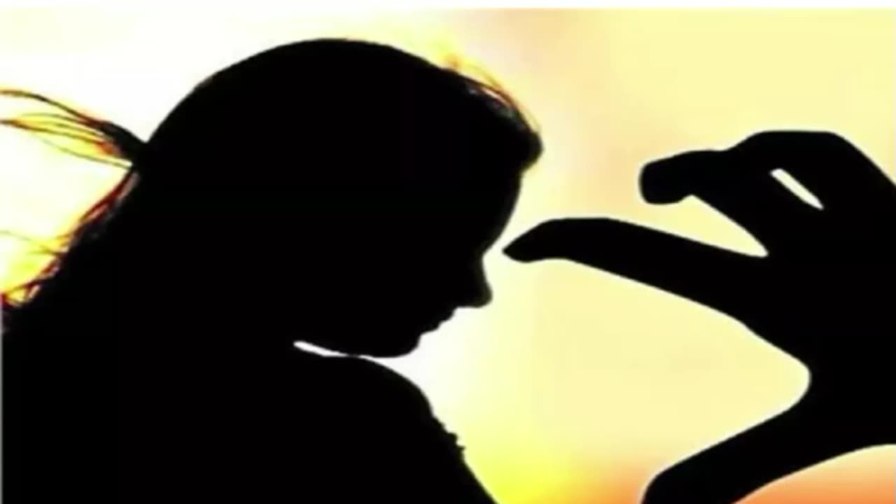 पति से विवाद के बाद घर से निकली थी महिला, बहाने से ले गया आरोपित, तीन युवकों ने किया दुष्कर्म