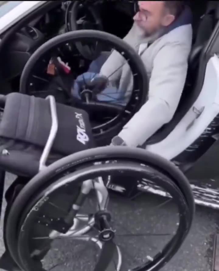 Custom Porsche GT4 RS made for a disabled driver