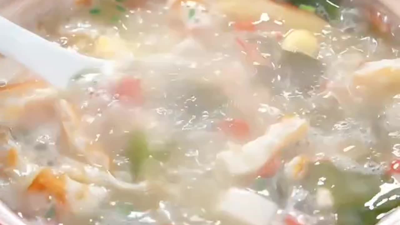 Wana make soup but confused about the recipe? Shrimp, eggs, tofu and seagrass soup,