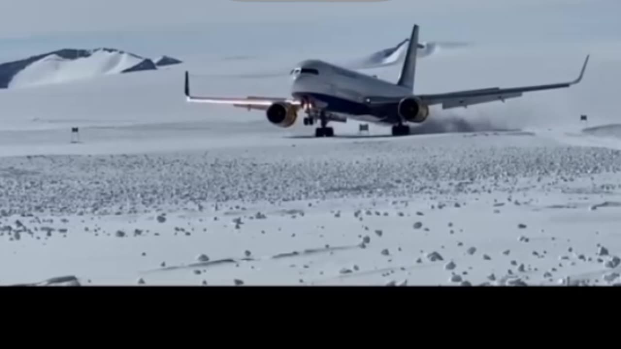 Funny Guy Landing Aircraft in Southern Pole #Aviation #AeroArduino