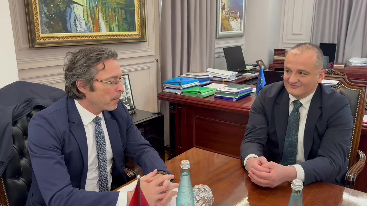 Ambasadori italian, Alberti dhe drejtuesi i Guardia di Finanza takojnë Arben Shehun