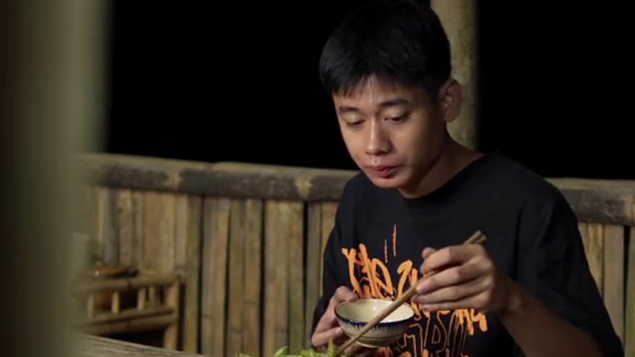 Cooking buffalo tendon with star fruit