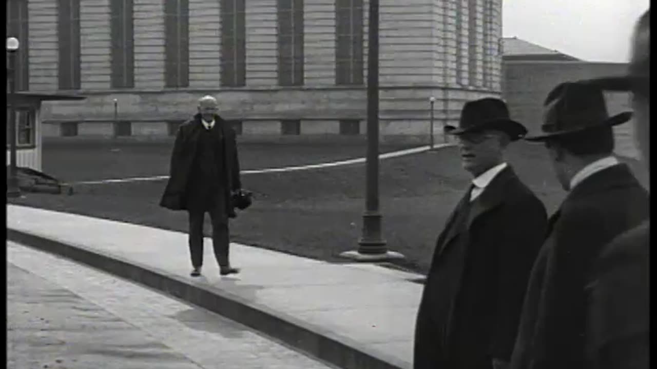 [STOCK NEWSREEL EXCERPTS] - [STOCK NEWSREEL EXCERPTS] - cbs-cbswwi-147