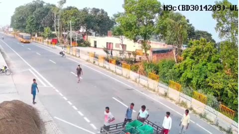 Uttar Pradesh: Chain Collision in Pilibhit District Involving Magic Vehicle, Canter, and Bike