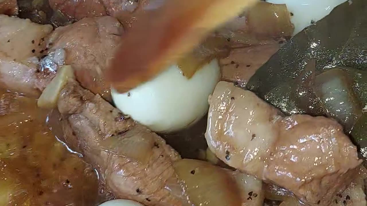 3 Eggs + Pork Adobo. Panlasang Pinoy! #Three3Eggs #3eggs #AmazeGlazed #MadiskartengNanay