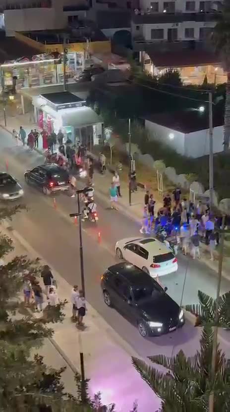 Ksamil, motorri del nga rruga, plagosen tre persona