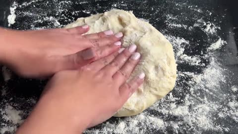Pizza sütés otthon sütőben sütve | Szilu (Lipóth Szilvia)