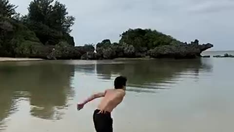 ISSEI funny video 🤣 🤣 🤣 Winter Sea #shorts