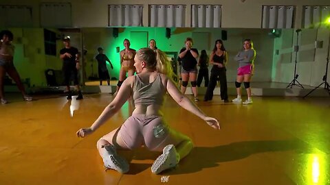 Courtney Sanderson Twerk Class in LA - Sensuelle by Elle Blume