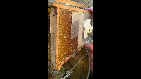 Alat canggih panen madu, Uncapping Otomatis