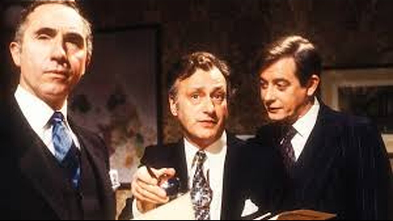 Yes, Minister BBC INFURIATING GOVERNMENT