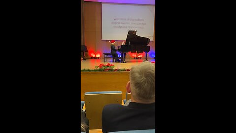 Piano Player music school #spain #travel #korea #music #piano #viral #trending #xmas #fyp
