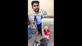 baccha gan dikhakar petrol bike mein bharvaya