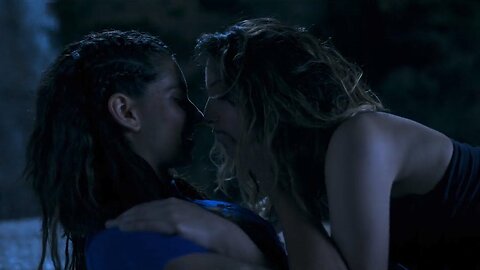 "Lesbian Romance in Eden – Zoa & Bel’s Unexpected Kiss Explained!"