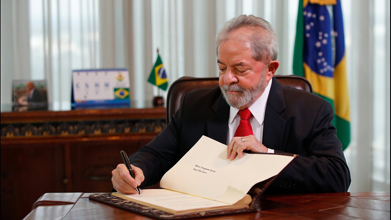 President Lula signs decree regulating the Mover program in Brazil in 2025.