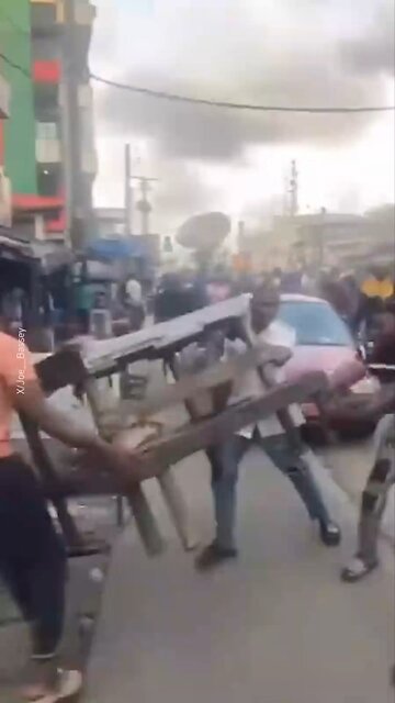 🇨🇲A revolution has erupted in Cameroon after the 92-year-old