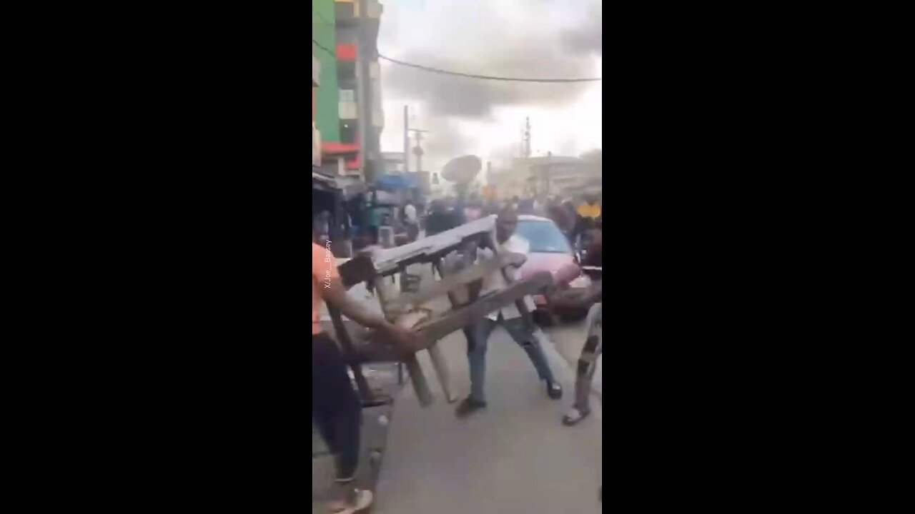 🇨🇲A revolution has erupted in Cameroon after the 92-year-old