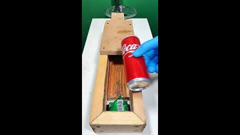The wooden machine broke during cane crushing