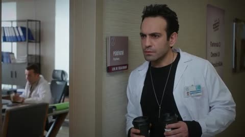 El sueño de Evren se derrumba al escuchar que Bahar no quiere casarse con él