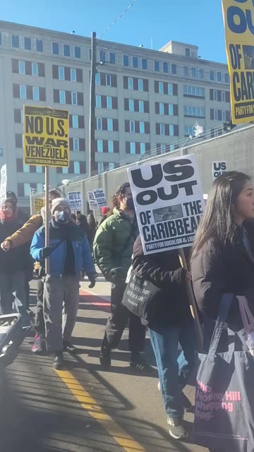 People in NYC support Venezuela's president Nicolás Maduro and his wife, Cilia Flores.