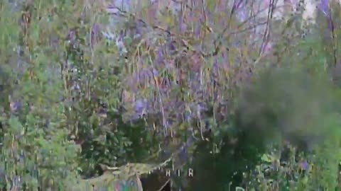🛸🎯 Ukraine Russia War | Ukrainian FPV Drone Flies Under Net To Strike Russian Trenches | RCF