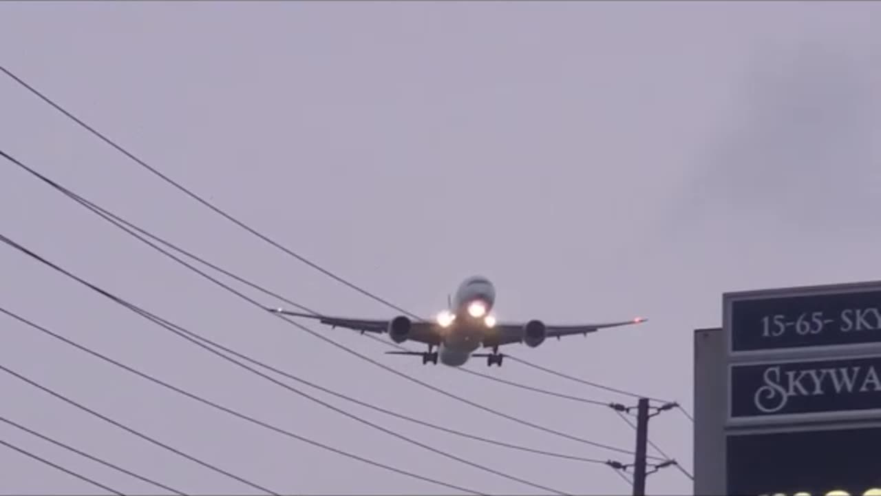 Watch AirCanada #B787 Passing Over People #Aviation #Fly #AeroArduino