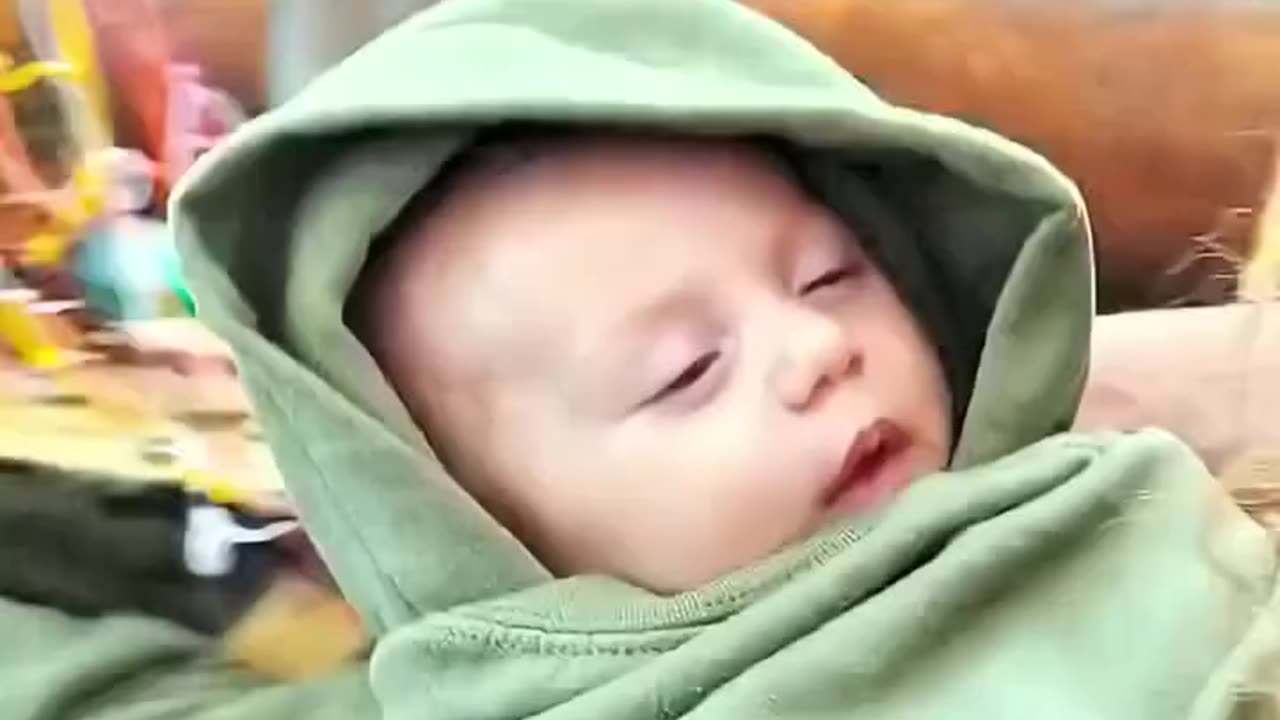 बच्ची और मां समुद्र के बीचों बीच फस गए 🤯 #viralreelschallenge #comedy