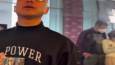 20220706文贵先生视频²： #悟 就是要思考、行动。通过行动验证之前所“悟”，只思考没行动不叫“悟”。直播是“悟”的过程，相互交流，启迪思考。为了性、名，绝悟不出。对爆料革命理解