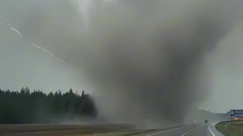 Tornado TWISTER! POV Driving INTO the Storm 🌪️😱