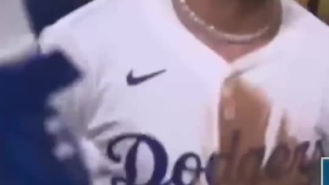 Teoscar Hernández to dead center for the lead! 🤯
