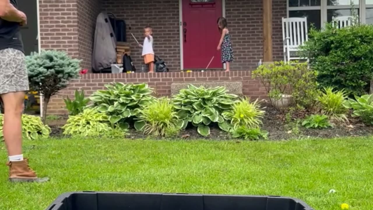 Dad's retirement plan now rests on his kids' golf skills...🤩