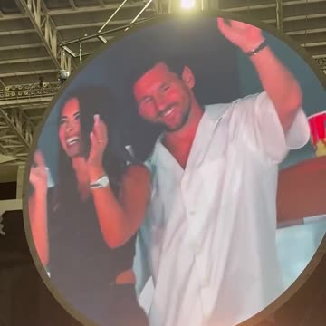 Así reaccionó el público al ver a Messi y Antonela en el concierto de Coldplay.