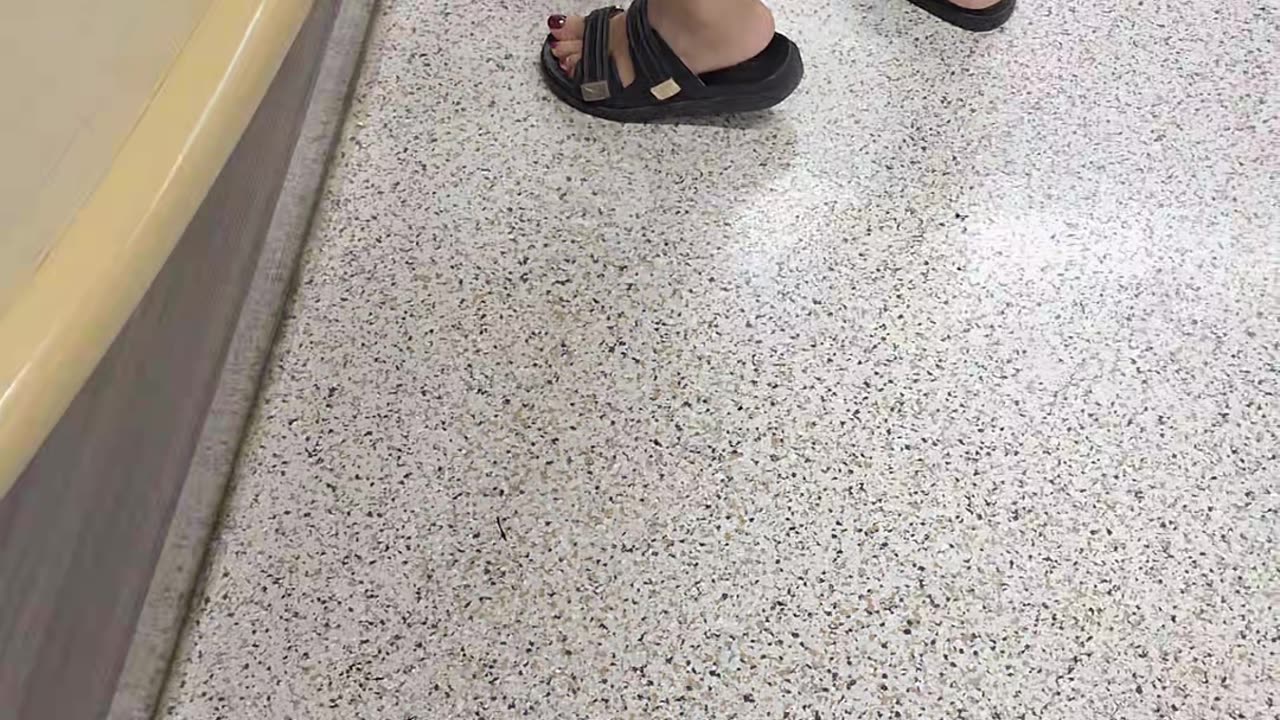 Miami Milf Feet n Red Toes