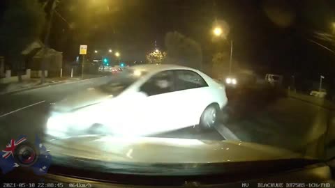 Aussiecams - Car crosses median and collides with Dash cam Vehicle - occupants flee Greenacre