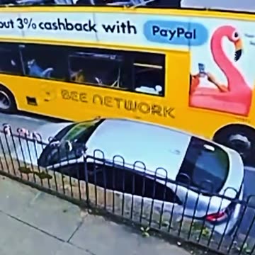 News updates⚡ Roof Of The Double Decker Bus Gets Ripped Away