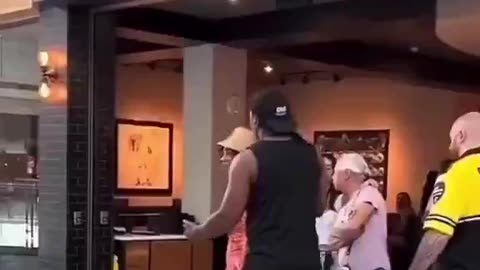 Queen Shyneequa Bitch Slaps Mall Security