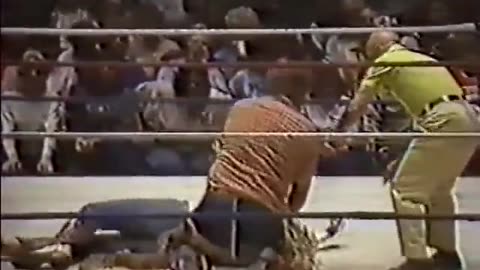 (1983.10.10) Stan Hansen vs Austin Idol - Bunkhouse Match - CWA Memphis