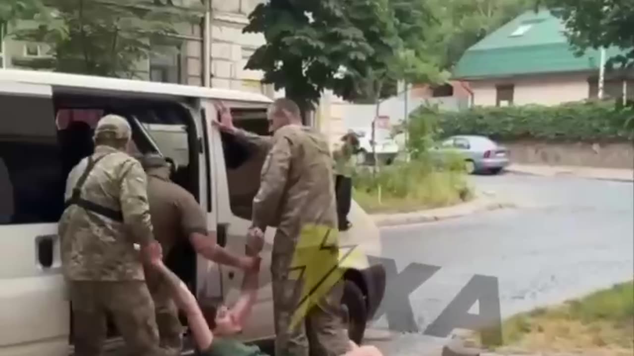 “🔘 In Lvov, draft officers seized a man who was walking his dog.“