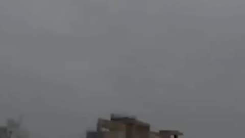 Must Watch: Lightning Strikes a Building in Seconds