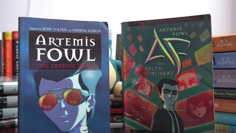 5 Graphic Novels & 1 Jr. Fiction